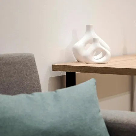 Cozy Central Stay - 3 Min Walk To Beach & Town - I