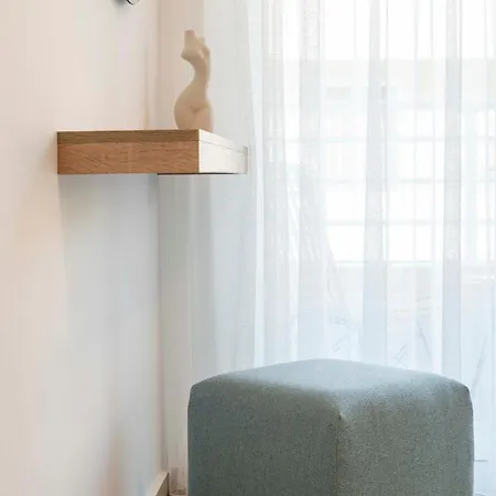 Апартаменти Town, 3 Min To - Kyma 1 *