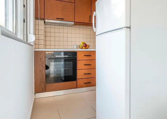 Cozy - 3 Min Walk To & Town - I *