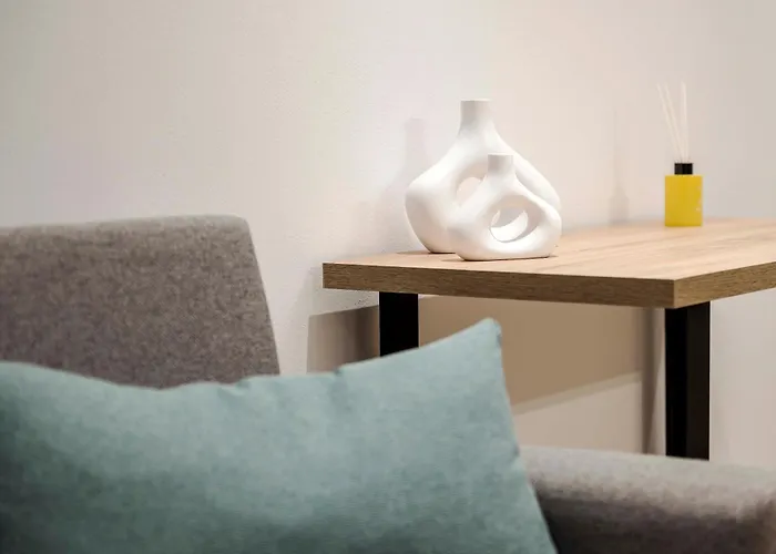 Cozy - 3 Min Walk To & Town - I